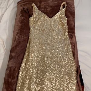 BRIDESMAID! This dress wasn’t itchy like you’d think. Wore once!!!!